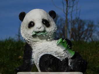 Statue Leaning Panda - Polystone - in Colour