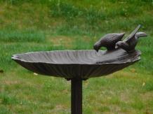 Fors Vogeltränke auf Ständer - Gusseisen - Braun