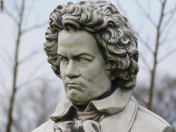 Bust Beethoven on Pedestal - 127 cm - Stone