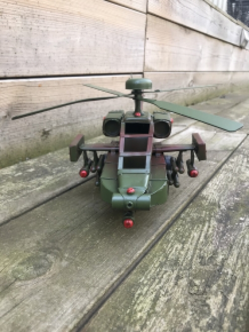 Maßstabsgetreues Metallmodell eines Apache-Hubschraubers, Kampfhubschrauber