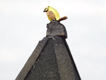 Robustes Vogelfutterhaus - 215 cm - Handgefertigt